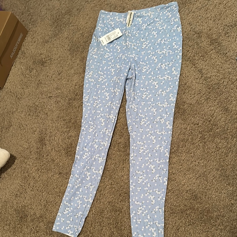 Dippin Daisys Blue Floral Workout Leggings 🧡
